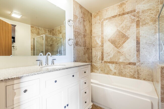 Building Photo - 2284 Woodside Dr