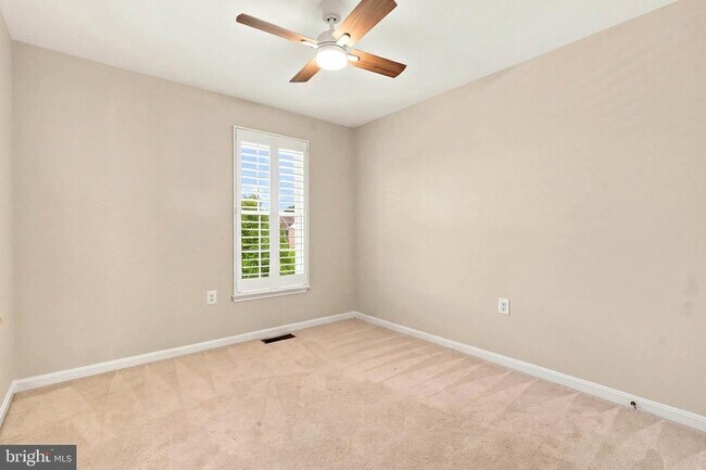 Building Photo - 107 Hearth Ct