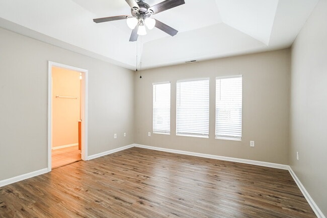 Building Photo - 10243 Hugue Way