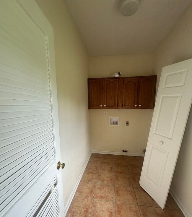 Building Photo - Lovely Ranch in Grassfield School District!