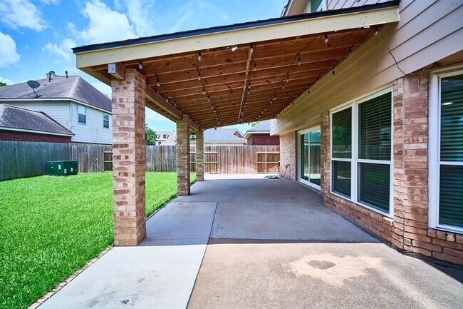 Building Photo - 14811 Wintercove Ct