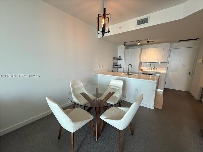 Building Photo - 501 NE 31st St