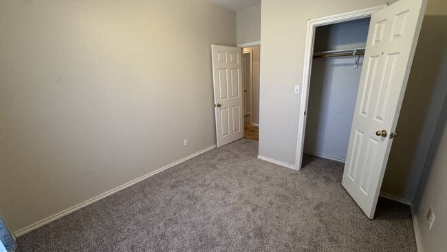 Building Photo - 607 Mustang St