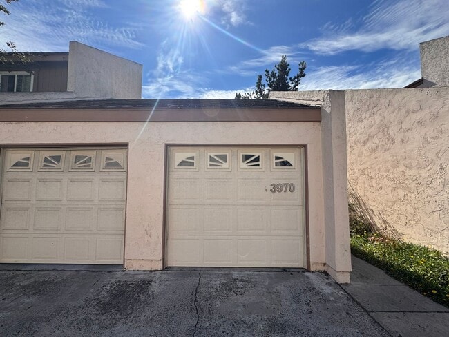 Building Photo - Spacious 4-Bedroom Townhome in Prime Clair...