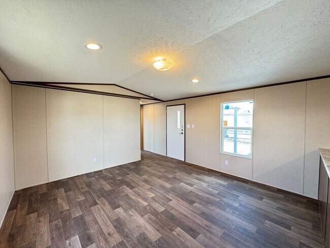 Building Photo - 1700 Yale Dr