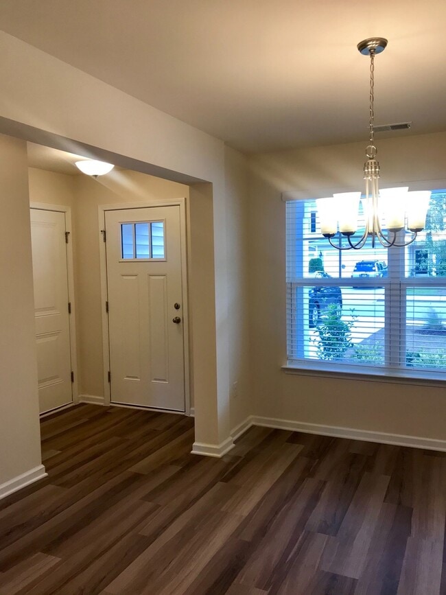 Building Photo - BEAUTIFUL! 4 Bedrooms/3.5 baths in Wild Wing. Spacious & Tons of space!