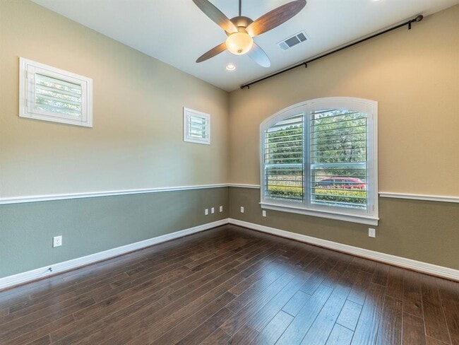 Building Photo - 826 San Remo Blvd