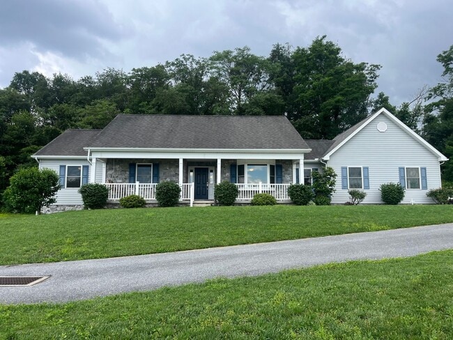 Primary Photo - Now Leasing – Beautiful Well Maintained 3-...