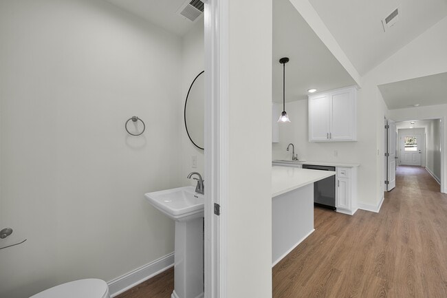 Building Photo - 248 Linden St