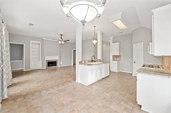 Building Photo - 3702 Glenhill Dr