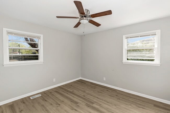 Building Photo - 4318 Balwin Dr SW