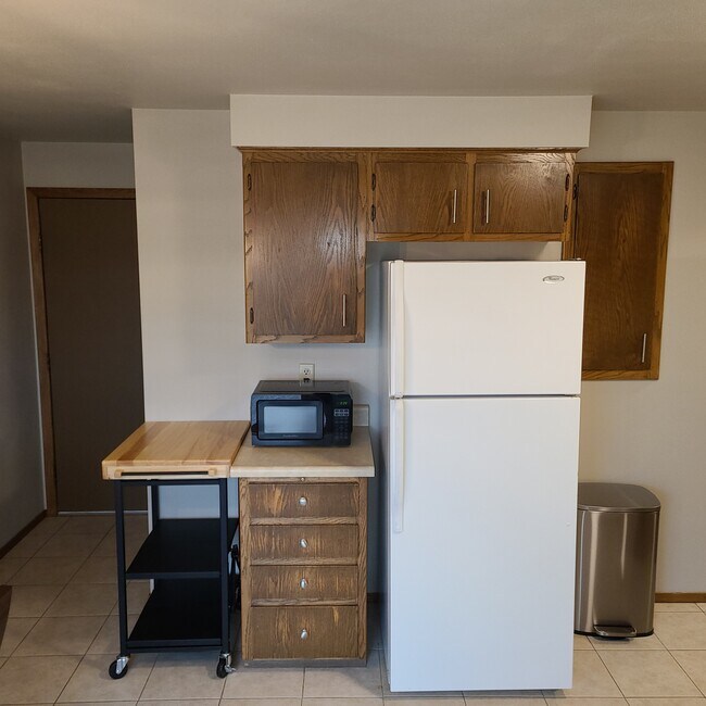 Building Photo - 2141 Country Ln