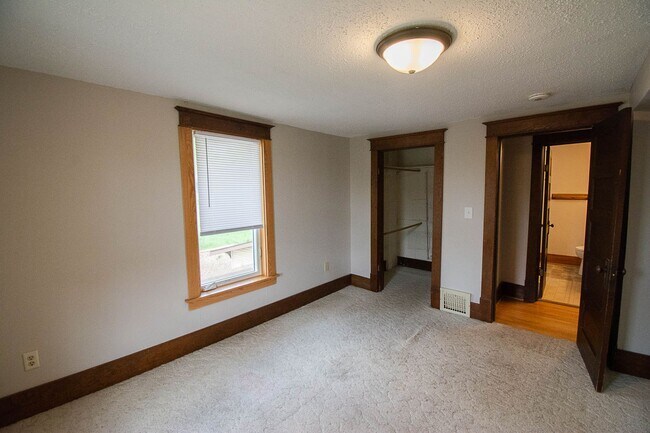 Building Photo - 1321 3rd Ave NW