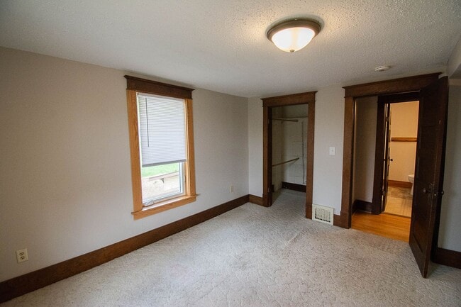 Building Photo - Bright, freshly painted home with HUGE garage space!