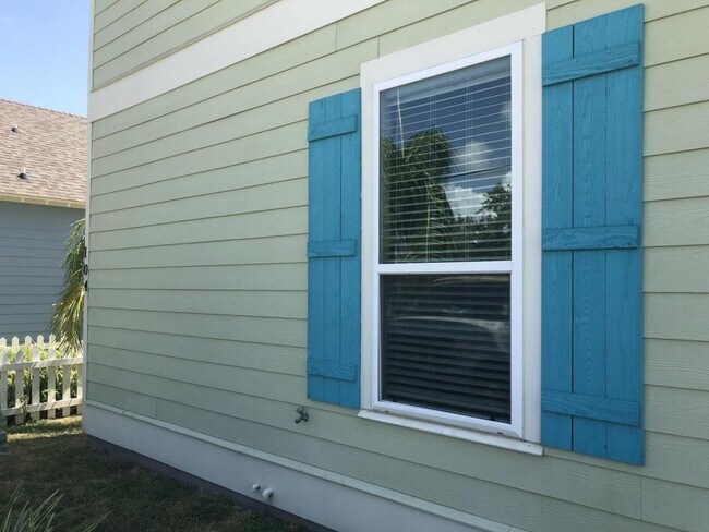 Building Photo - 104 Sailhouse