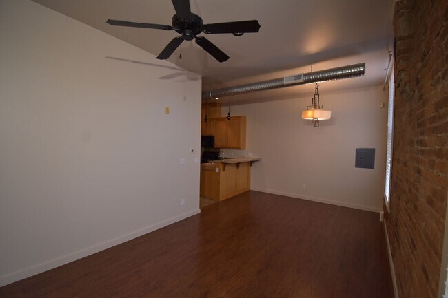 Building Photo - 211 W 1st Ave