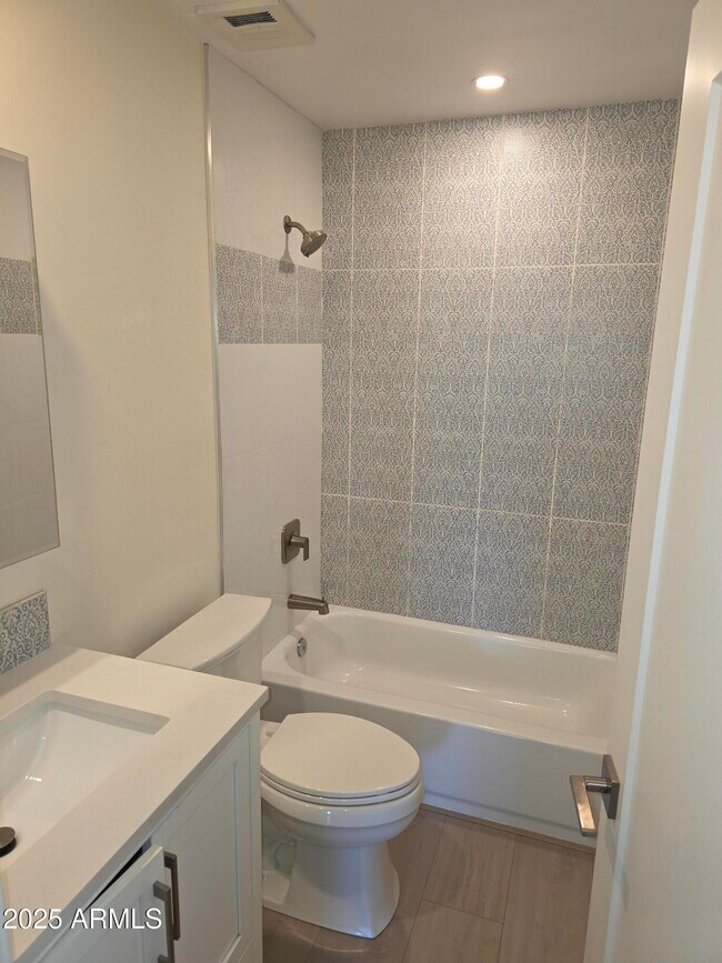 Building Photo - 14626 Yerba Buena Way