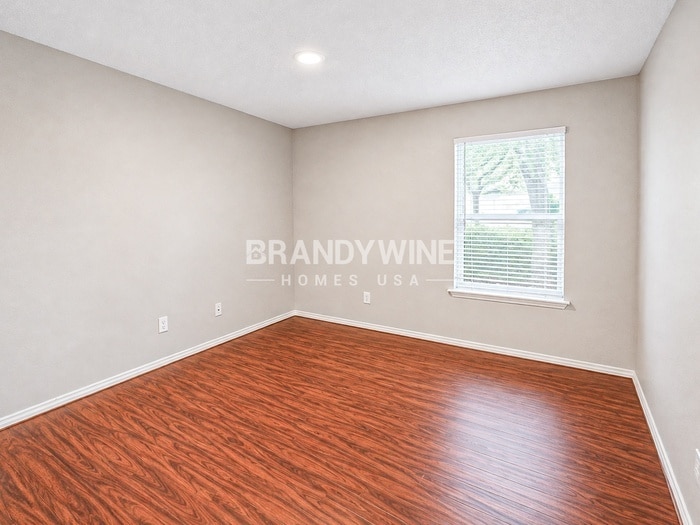 Building Photo - 5233 Hill Ridge Dr