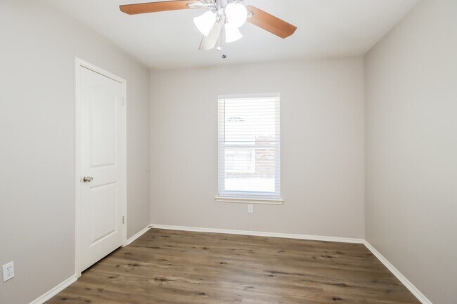 Building Photo - 25714 Richards Rd
