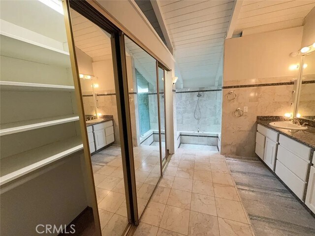 Building Photo - 902 Coronado Dr