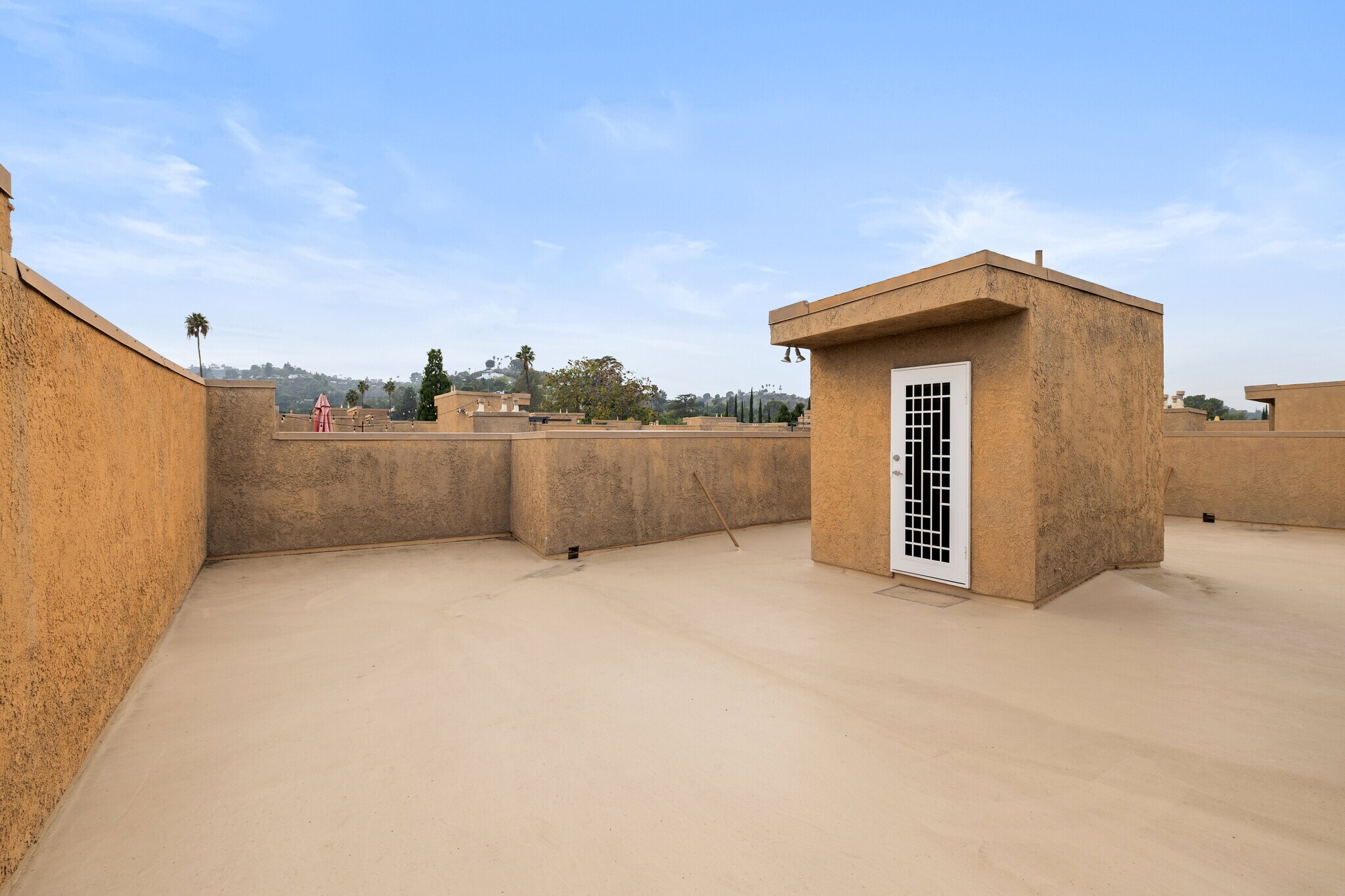 Patio - 14960 Dickens St