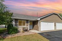 Building Photo - 2 Bed | 1 Bath Updated One Level Home