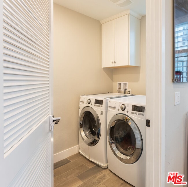 Building Photo - 5053 Echo St