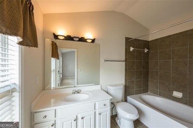 Building Photo - 1369 Thornborough Dr