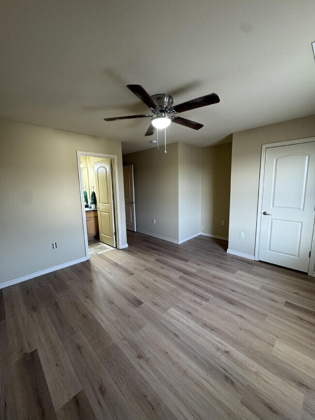 Building Photo - Welcome to your new condo in beautiful Branson, MO!