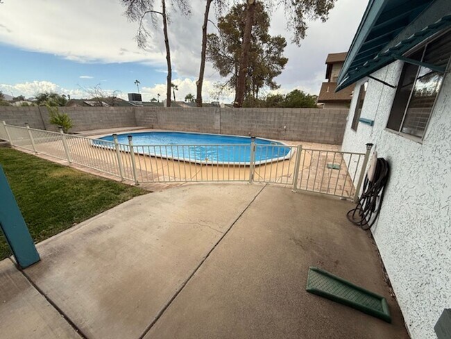 Building Photo - A Fabulous 4 Bedroom Home in Highland Hills
