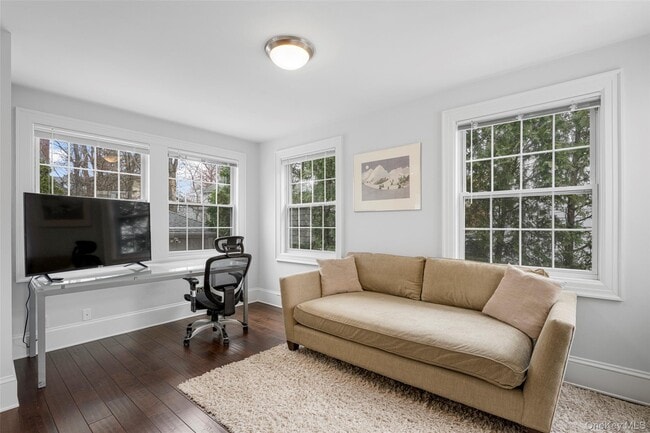 Building Photo - 225 Larchmont Ave