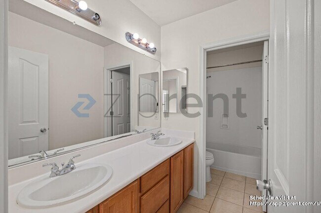 Building Photo - 155 E Heritage Dr