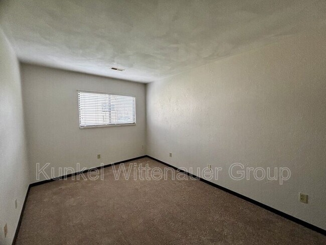 Building Photo - 262 Eagle Ridge