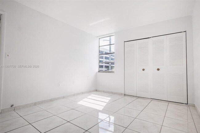 Building Photo - 750 NW 43rd Ave