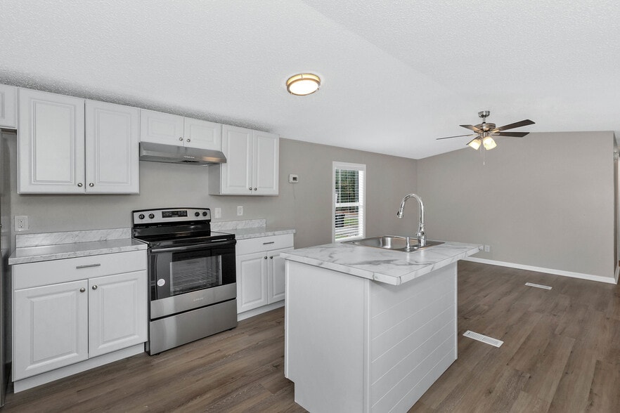 Building Photo - 415 W Limestone Rd