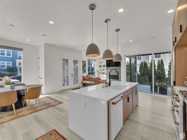 Building Photo - Amazing Executive Home Now Available!