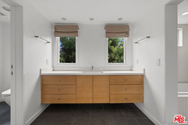 Building Photo - 524 Altair Pl