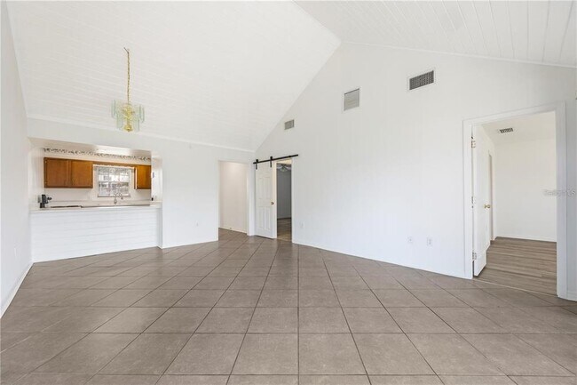 Building Photo - 1134 Villa Ln