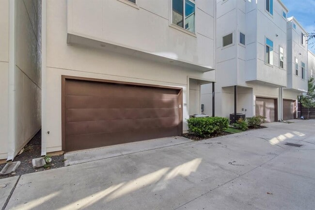 Building Photo - 3209 Garrow St