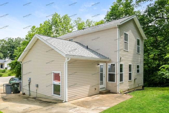 Building Photo - 448 Maple Ln