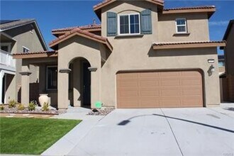 Building Photo - Spacious 4-Bedroom Home with Large Backyard.