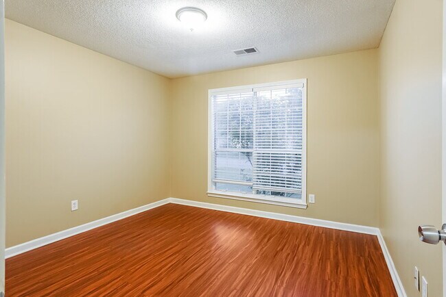 Building Photo - 511 Laurel Woods Trail