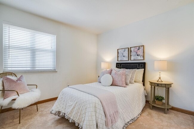 Building Photo - 1561 Spring Ct