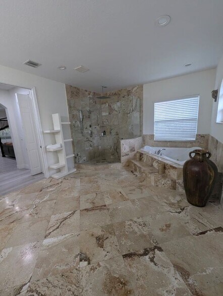 Building Photo - 6301 SW 58th Ct