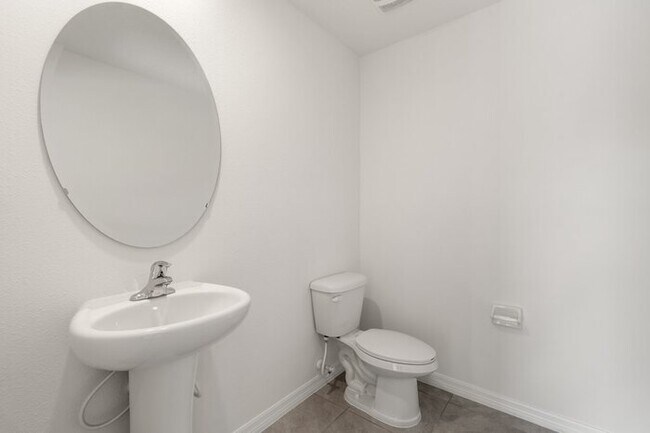 Building Photo - LIKE NEW Home for Rent in Ridgewood!