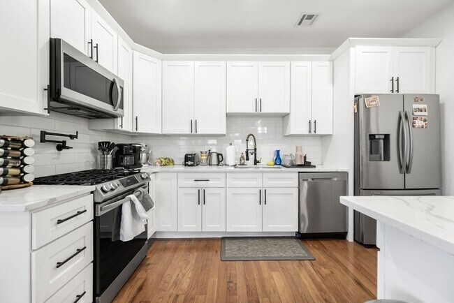 Building Photo - 783 Washington St