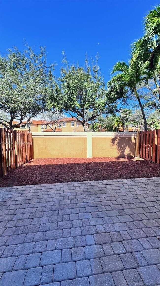 Building Photo - 15245 SW 30th Terrace