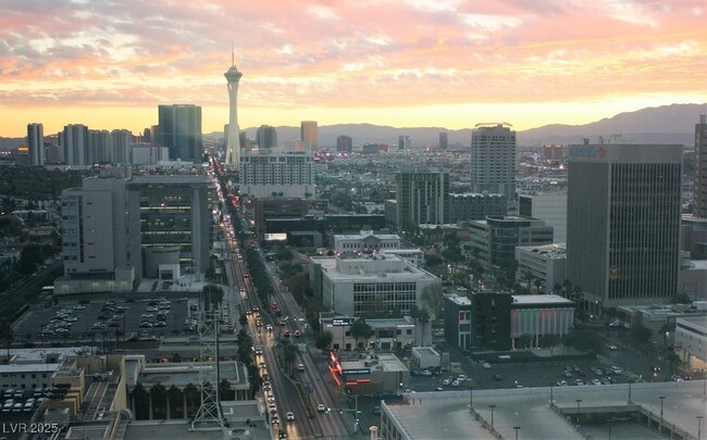 Building Photo - 150 S Las Vegas Blvd