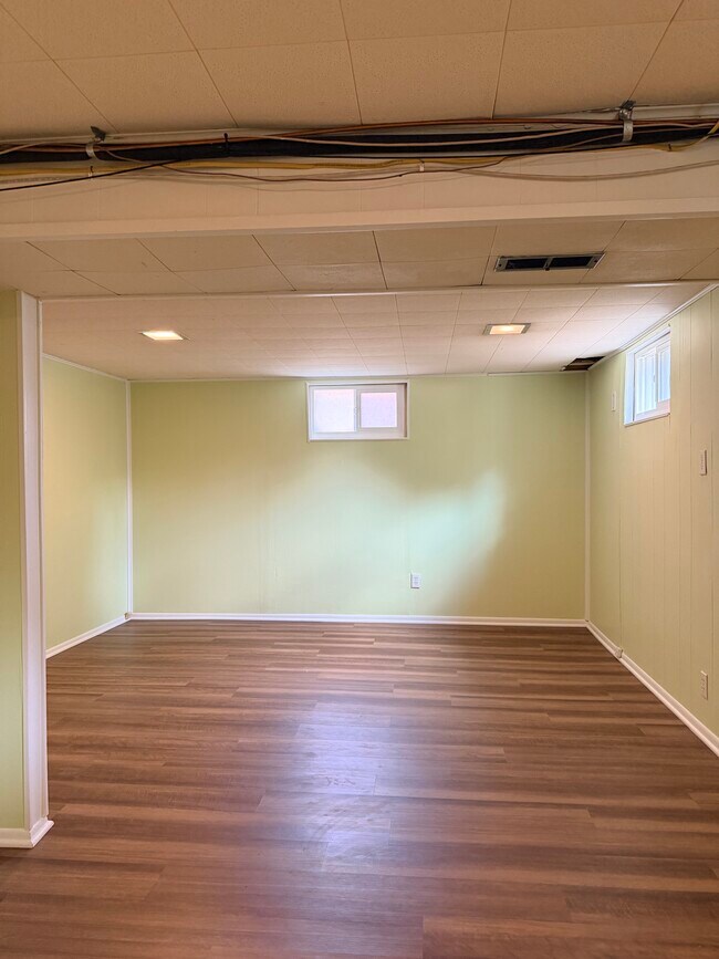 Building Photo - 200 Kohl St