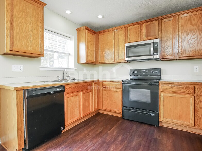 Building Photo - 194 Stoney Xing